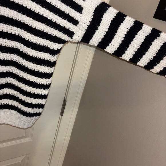 sweater - Picture 3 of 7